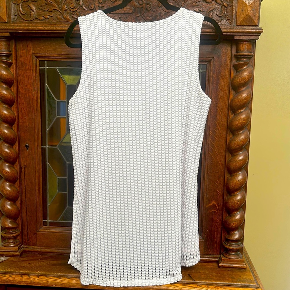 Alfani top small but fits like a med